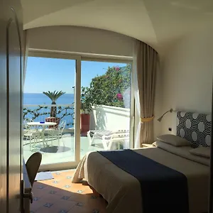 *** Otel Bellevue İtalya